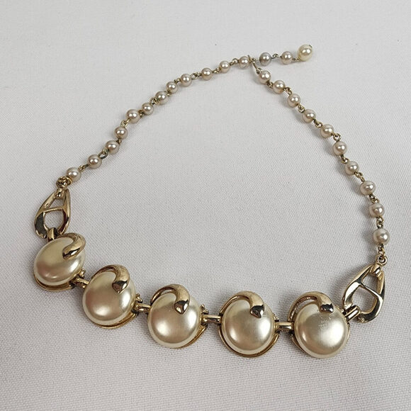 Vintage Gold Tone Cream Faux Pearl Collar Necklace - Picture 6 of 6